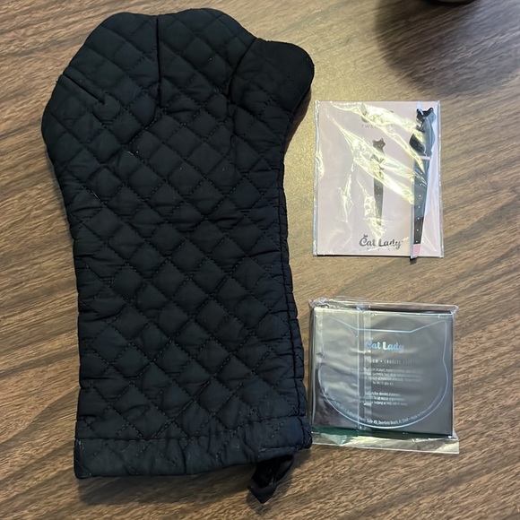 Cat Gift Lot Coffee Mug Oven Mitt Tweezers Eyeshadow NEW - Picture 2 of 6